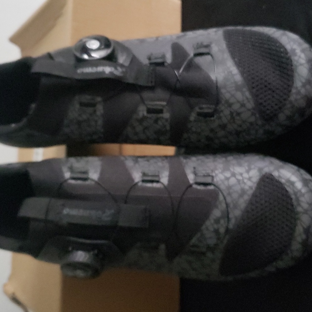 Roknemo cycling shoes unisex brand new